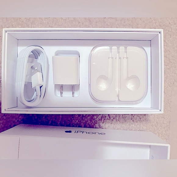 Apple iPhone Wall Lightning Charger Bundle - Picture 2 of 5